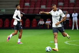 雷速直播:望无大碍!萨尔瓦多被暴力飞铲伤退,转播直接切到医疗车CT检查.